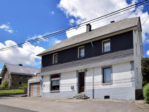  Spacious house with garden in beautiful location between Ardennes Eifel and High Fens, Ferienwohnung in Küchelscheid
