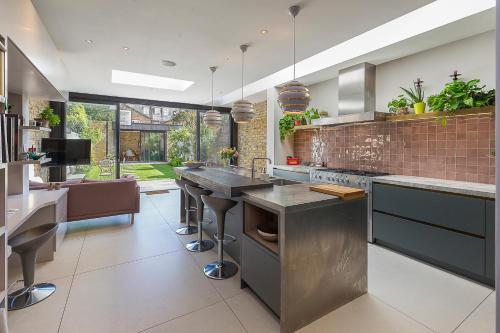 Veeve - Fulham Flair, Putney, London