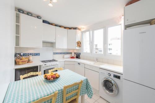 Veeve - Apartment near Pont de Grenelle - image 4