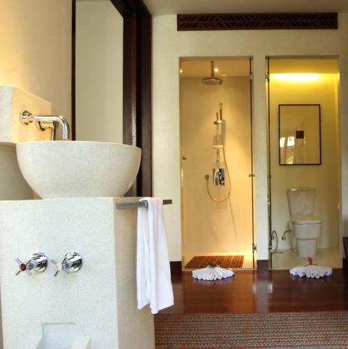 Deluxe Double or Twin Room image 5