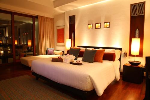 Deluxe Double or Twin Room with Pool Access image 8