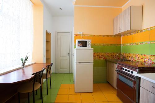 Apartment on Zaliznychna street - image 7