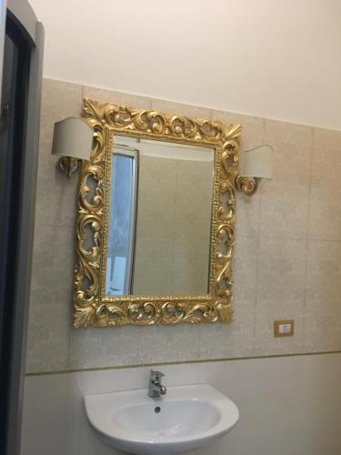 Beauty House - main image