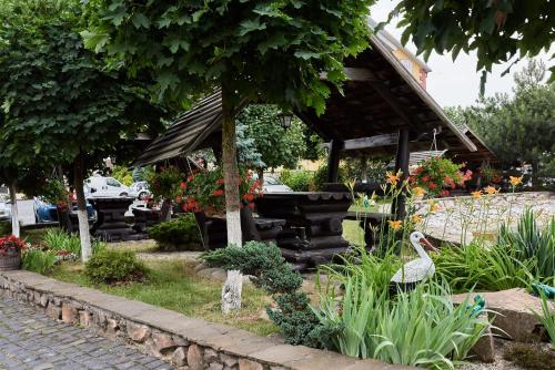 Aivengo Hotel - image 2