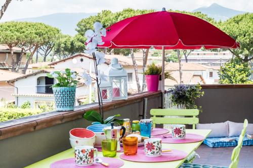 100 Steps away from Forte dei Marmi Beach AC & PARKING