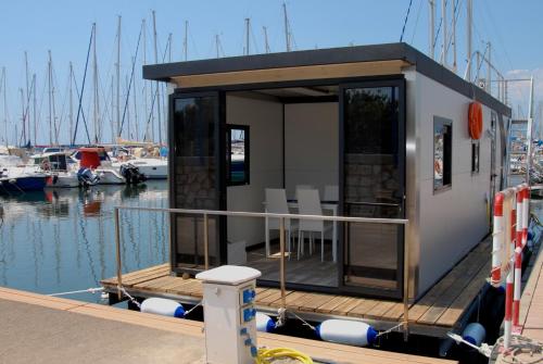  House Boat Luxury Cagliari, Cagliari bei Santa Luria