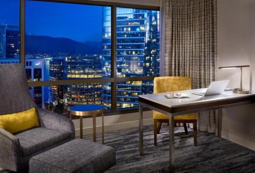 King Room with Balcony and City View 