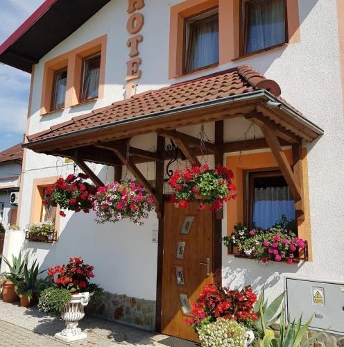 . Hotel "ZAUŁEK" Spółka Cywilna Zbigniew Świderski, Elżbieta Świderska