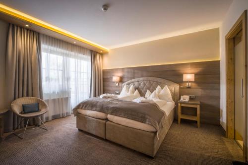 1 queen bed, 1 sofa bed
