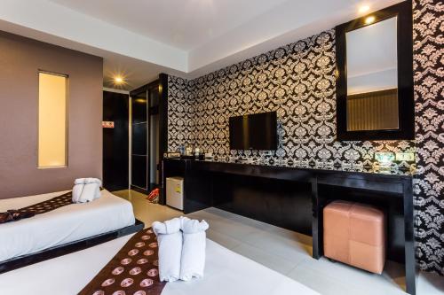 Deluxe Twin Room image 2