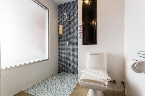 Deluxe King Room image 1
