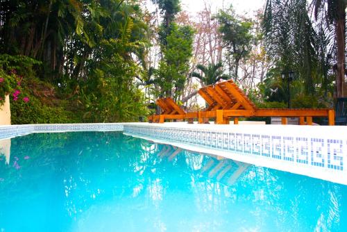 Swimming pool, Funky Monkey Lodge in Santa Teresa