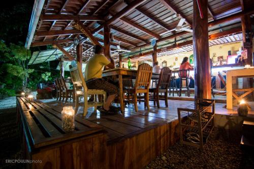 Restaurant, Funky Monkey Lodge in Santa Teresa