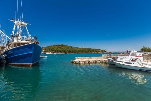  Jeličić apartments near sea in Kukljica