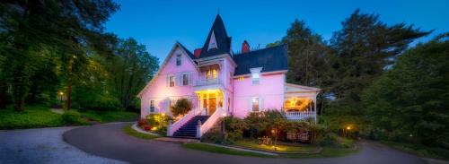 Cedar Crest Inn - Accommodation - Asheville