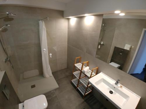 Deluxe Triple Room image 8