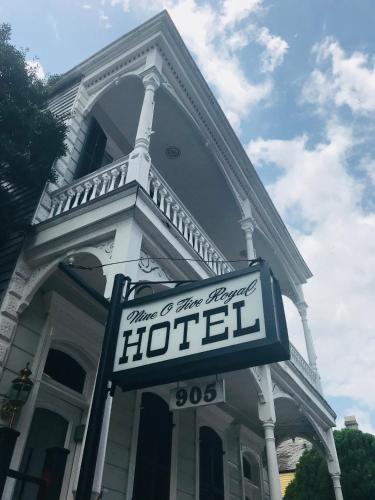 Nine-O-Five Royal Hotel