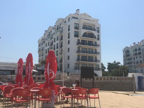  Beachfront 2bdr apt on Marginal Boulevard in São Martinho do Porto