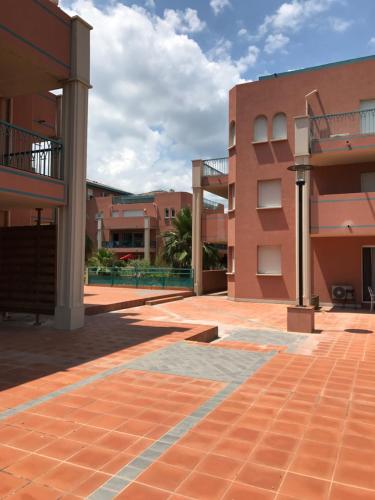 Residence les princes du golf , le port de plaisance