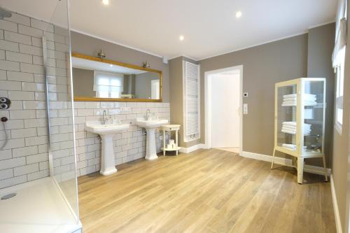 2 bedrooms, 2 beds