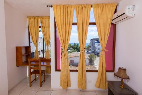 hostal tongo reef