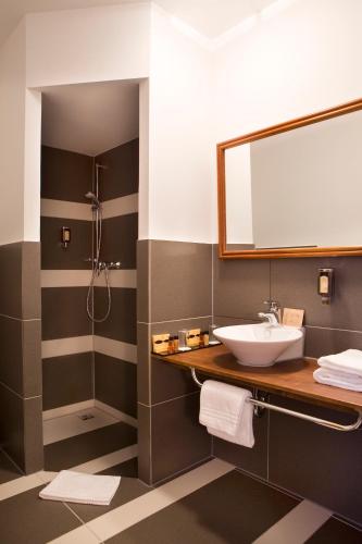 ROSS Hotel - image 13