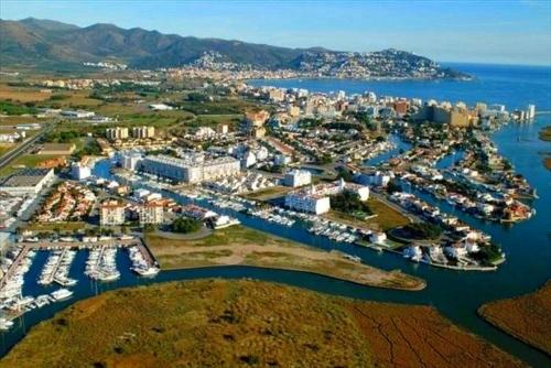 Piscines - Climatisation - Calme - WIFI - Plages - Vue - Bord de mer - Parking