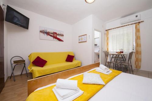 Apartments by the sea Tucepi, Makarska - 11486