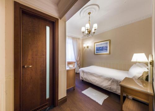 Compact Room