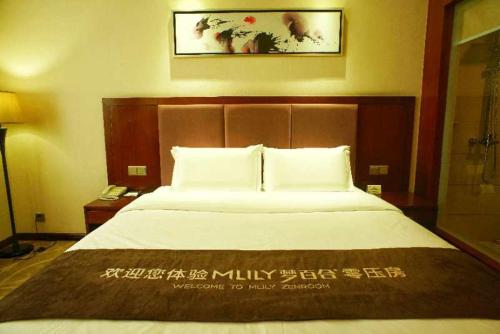 Foshan Jiagao Business Hotel Foshan Jiagao Business Hotel is perfectly located for both business and leisure guests in Foshan. Both business travelers and tourists can enjoy the propertys facilities and services. 24-hour front d