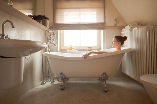 浴室, 弗羅茨瓦夫扎梅科托帕茲酒店 (Zamek Topacz) in 比拉尼-弗羅茨拉夫斯基