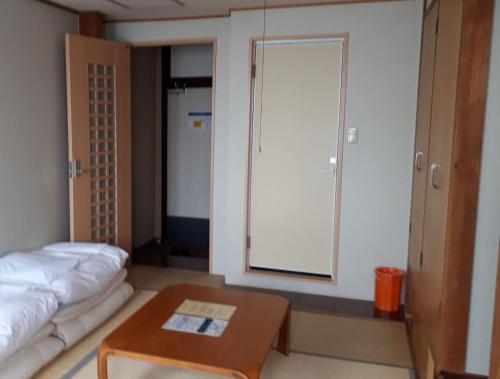 4 futon beds