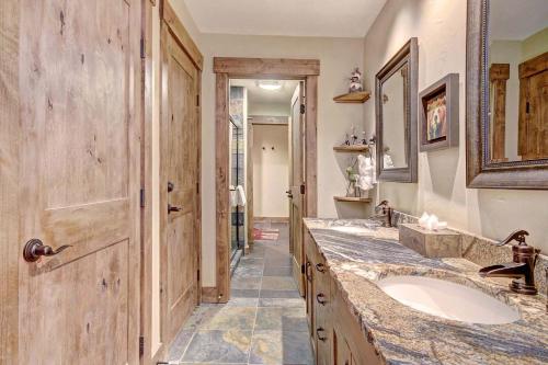 1710 the Willows Condo - image 2