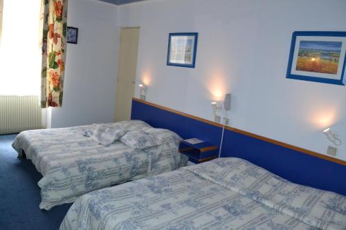 2 twin beds