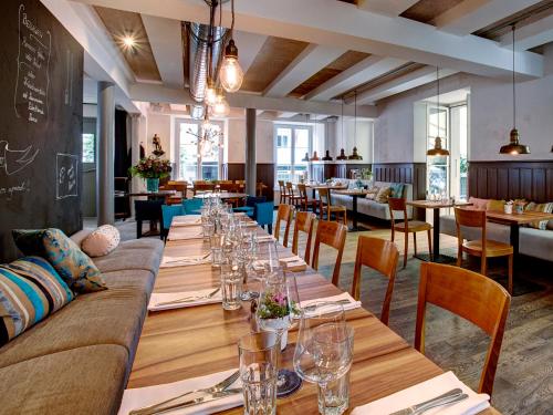 August Restaurant Hotel - image 9