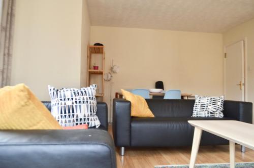 2 Bedroom Flat By Harrison Park, Murrayfield, Edinburgh and the Lothians