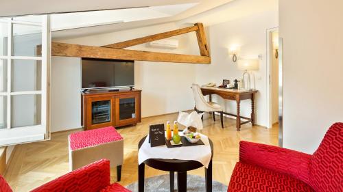 One-Bedroom Suite image 8