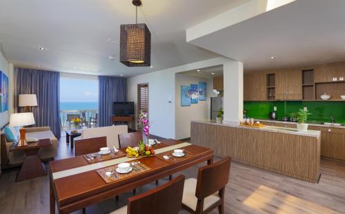 Kitchen, The Cliff Resort and Residences in Mũi Né