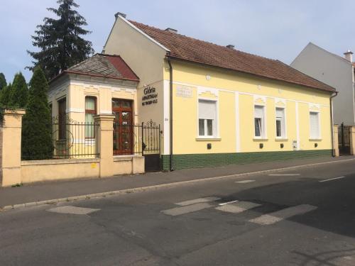  Gloria Apartman, Ferienwohnung in Gyula