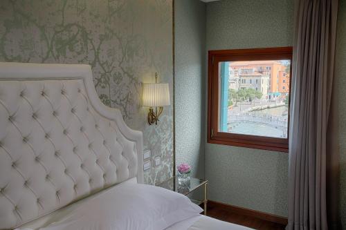 Deluxe Double or Twin Room with Canal View with Full Breakfast