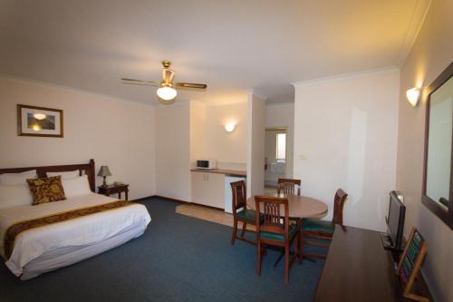Tree Top Walk Motel Room Type - Family Room