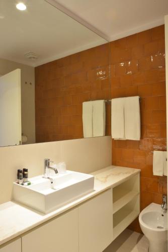 One-Bedroom Apartment image 6