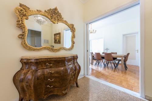 Victoria Queens Palace Apartments, Atenas