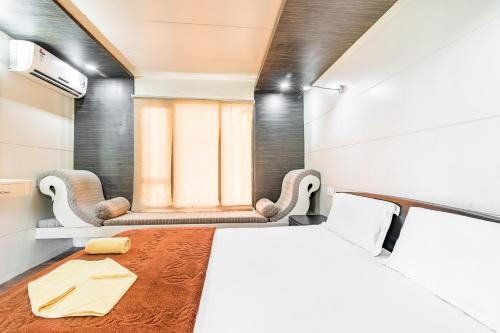 

Houseboat for three, by GuestHouser