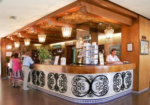 巴約迪洛公寓酒店 Hotel Apartamentos Bajondillo