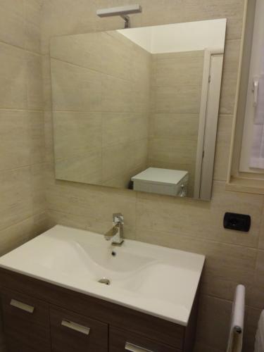 Milan City Center Apartment - image 2