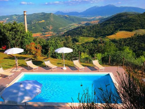 Holiday house with pool near the sea and mountains beautiful views gîte à louer Acqualagna