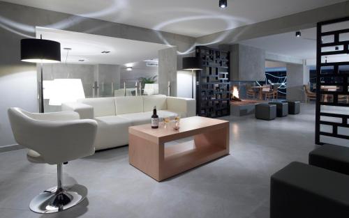 Паб/Коктейль-бар, Anatolia Hotel Komotini in Комотіні