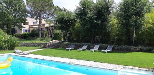 B&B Charming suite and pool - Chambre d'hôtes - Tourrettes