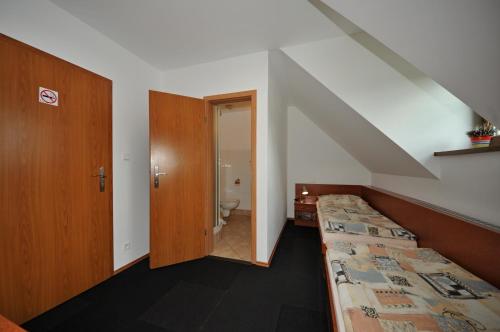 Twin Room with Bathroom